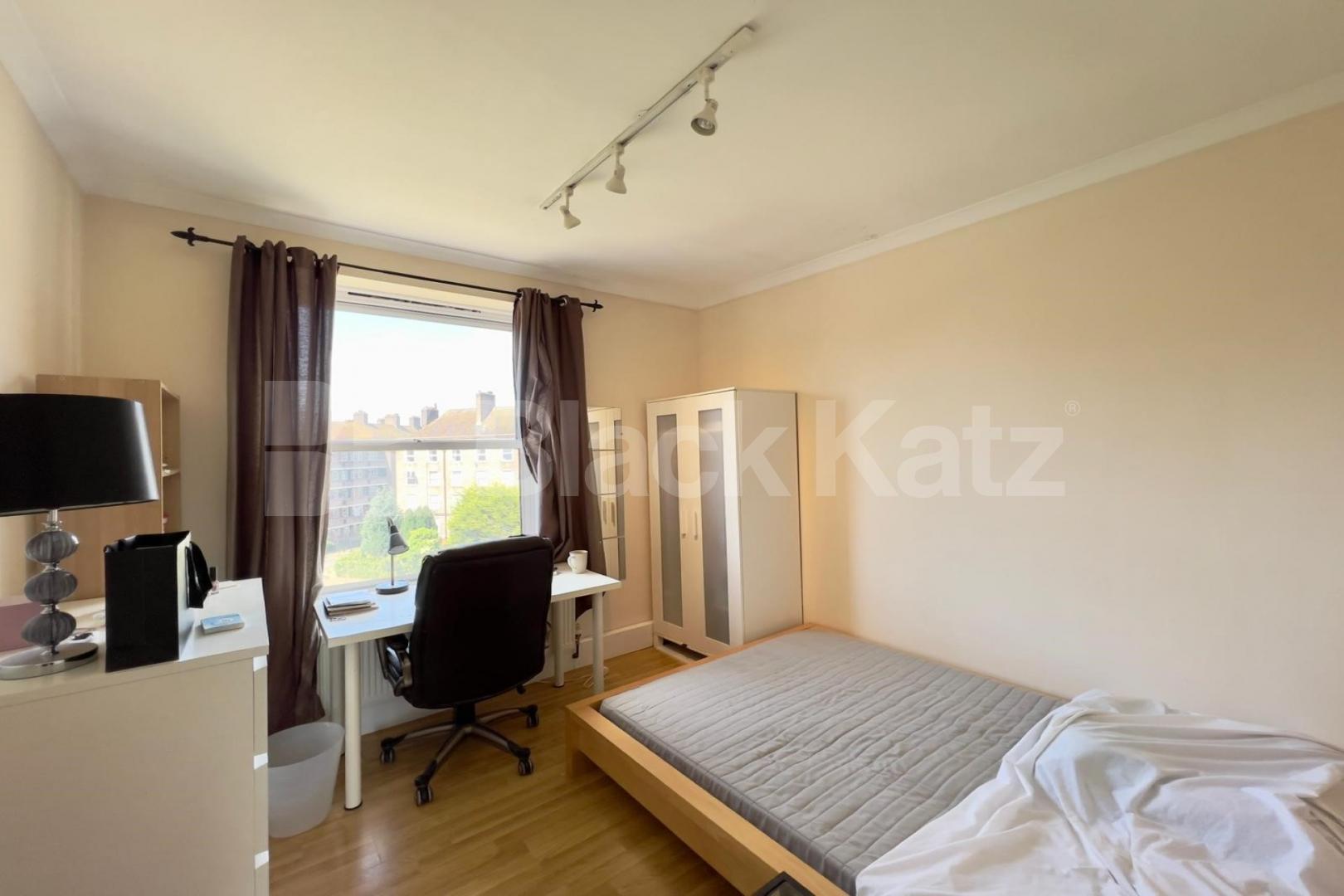 Recently refurbished with neutrally decor & wooden floors throughout  Hercules Road, Waterloo